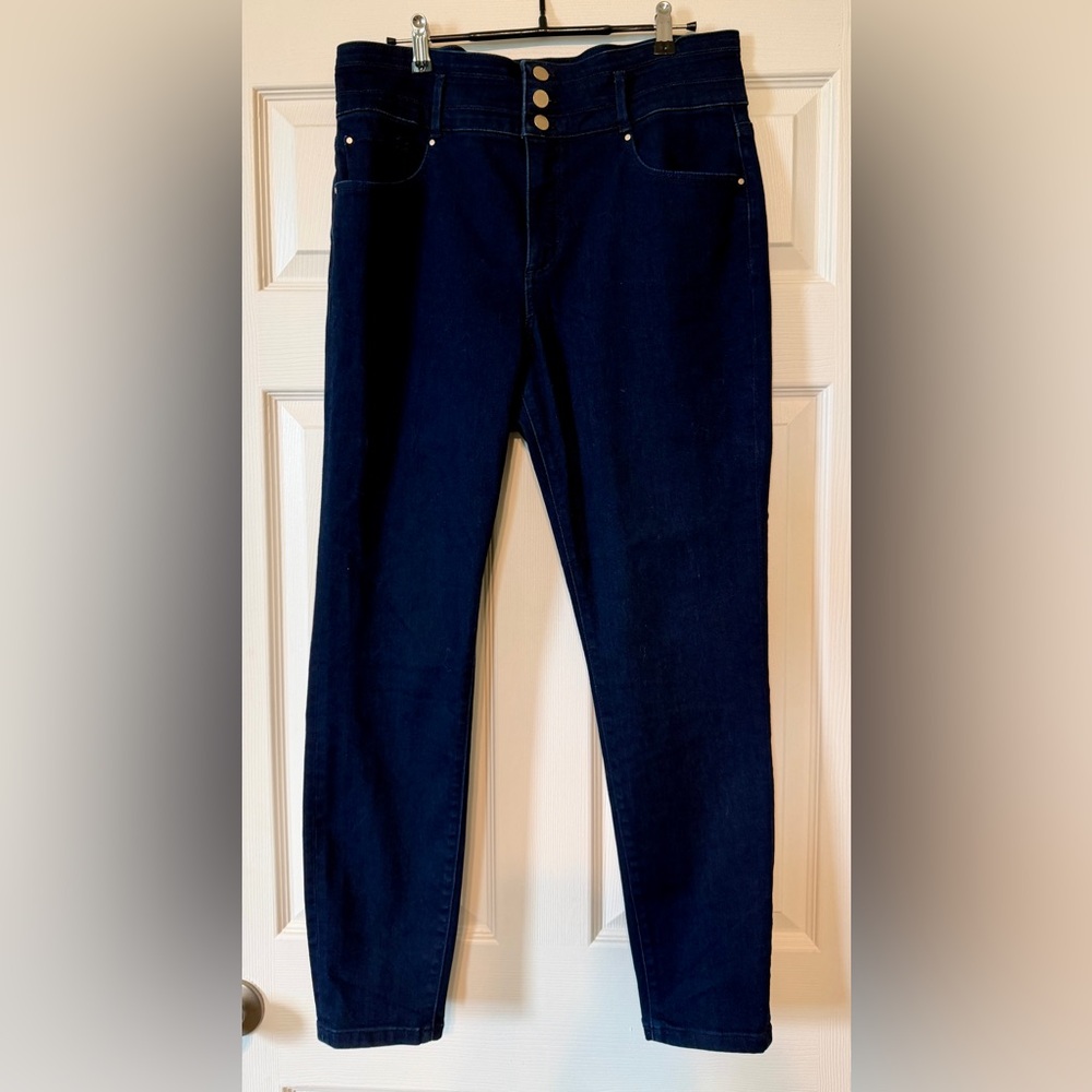 Ann Taylor Size 14 Curvy Fit Dark Indigo Jeans 28” Inseam.